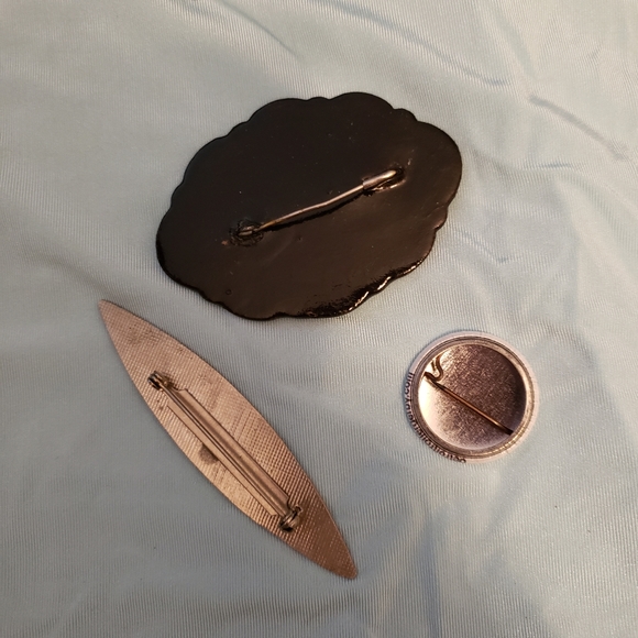 Pins! Hand painted, vintage, and derby - Picture 4 of 4